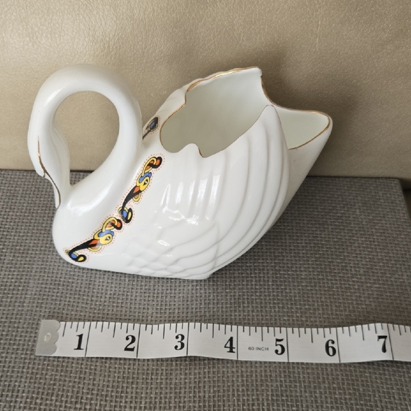 Royal Tara Ireland White Swan Fine Bone China Vase with Gold Accents Handmade - Picture 2 of 11